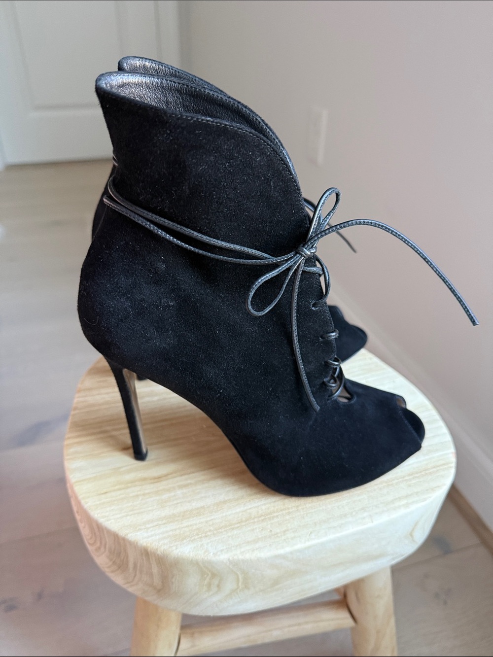 Gianvito Rossi Black Suede Lace-Up Peep Toe Ankle Boots - Picture 3 of 5